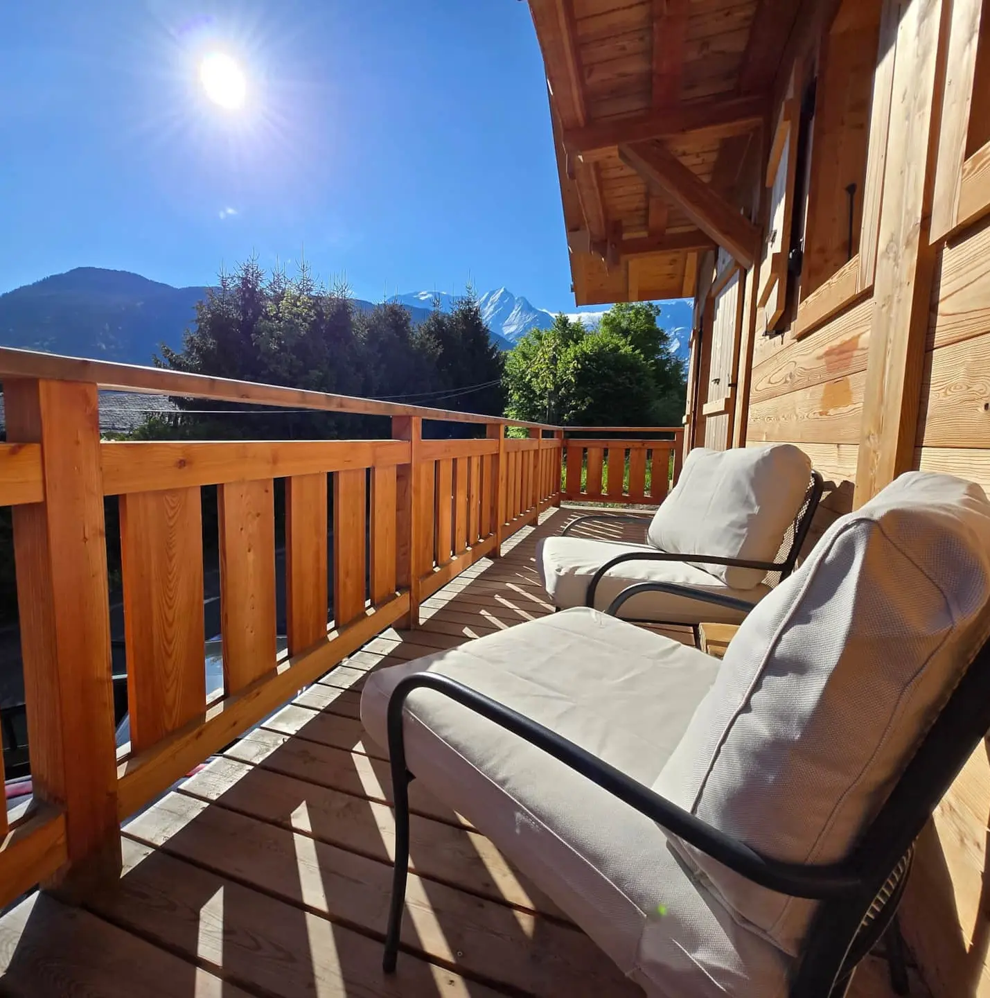 Balcon avec vue sur la chaîne du Mont-Blanc
